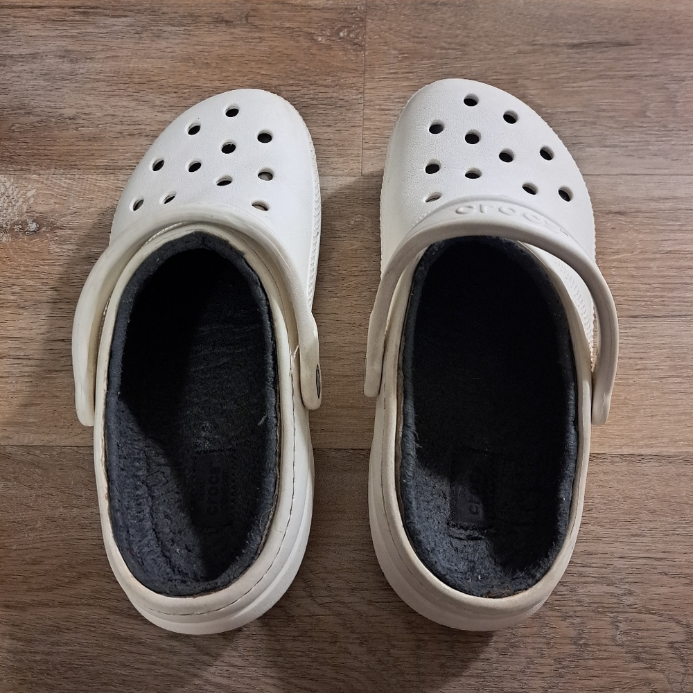 Crocs Dual Comfort Solid White With Gray Fleece L… - image 7
